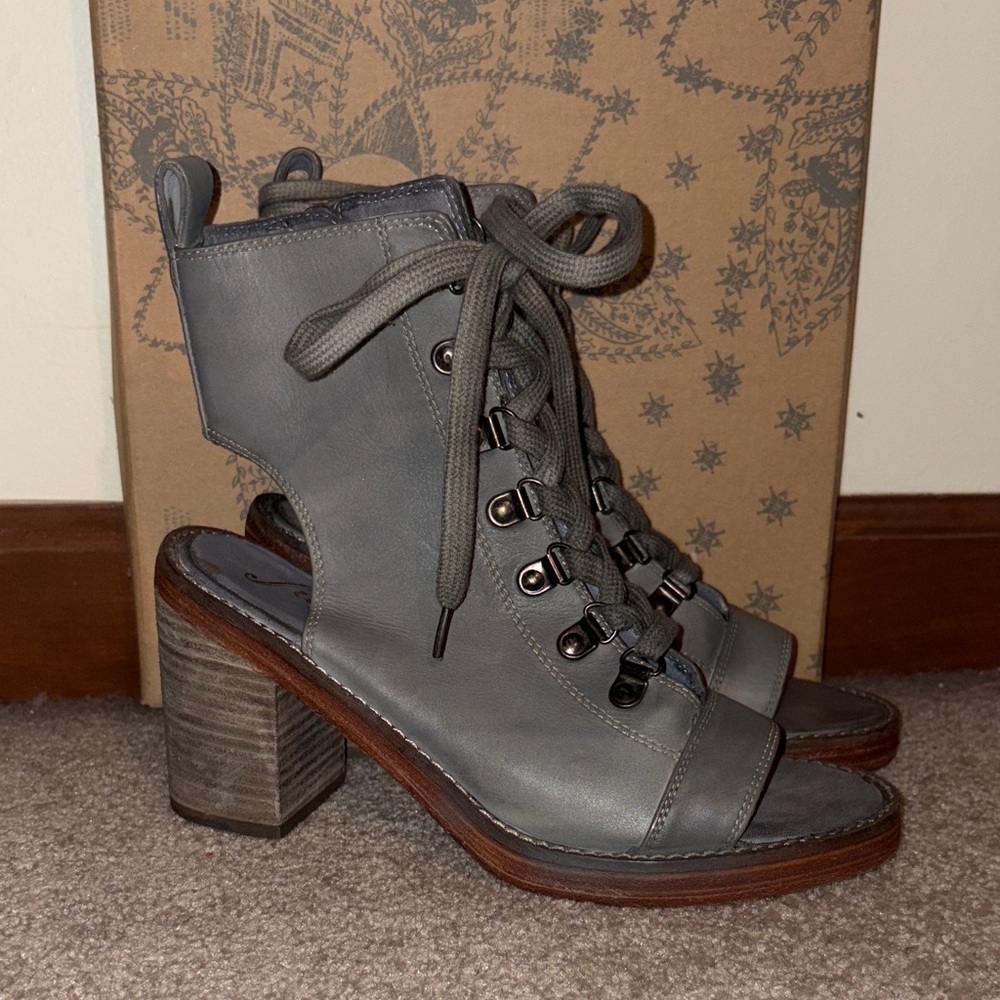 BRAND NEW IN BOX FreePeople Slate Lace-Up Block Heel Sandals - Women